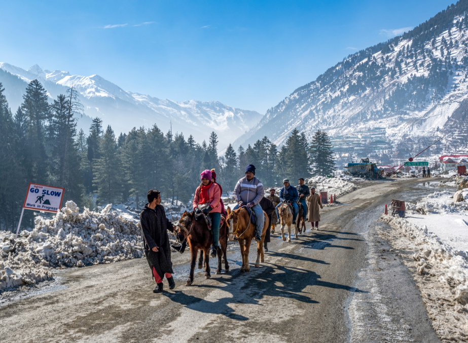 riding horse in Sonamarg Valley during winter